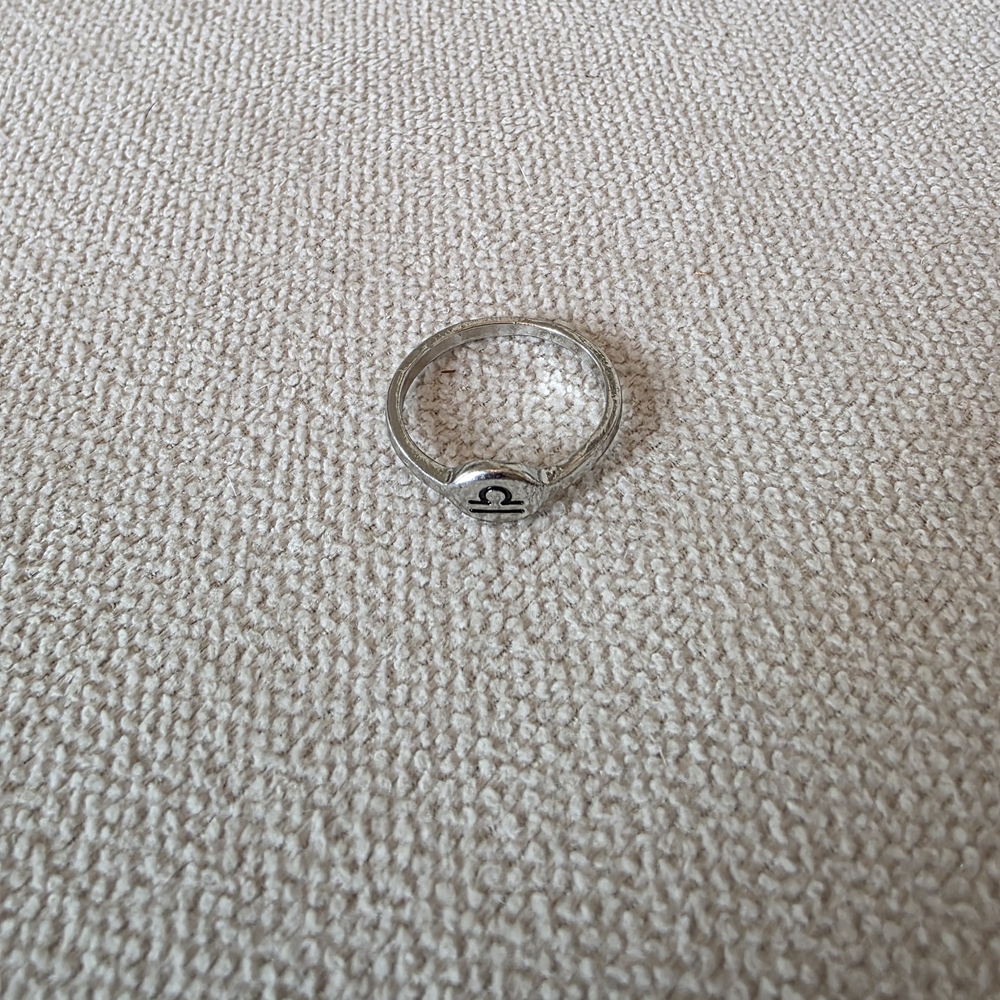 Libra Ring Silver Tone - Size 8 - Picture 2 of 3